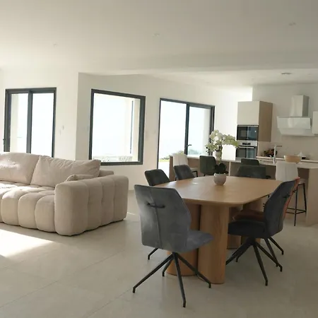 فيلة La Baies Des Anges